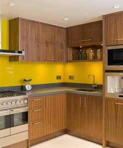 kính màu vàng ốp bếp cường lực